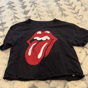 This is a girls T-shirt black